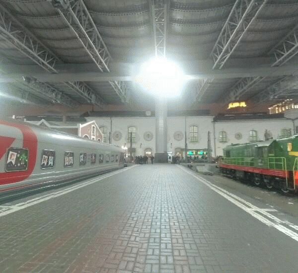 Банкомат Восточного Экспресс Банка по адресу Комсомольская пл., д. 2