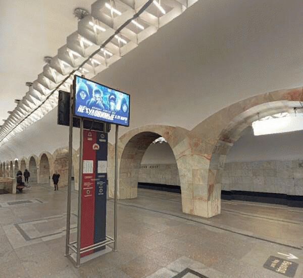 Банкомат Росбанка по адресу ст. м. «Кузнецкий мост», северный вестибюль