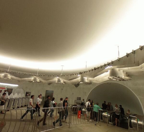 Банкомат банка ВТБ по адресу ст. метро «Кузнецкий Мост»