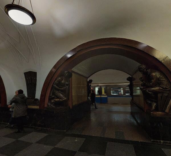 Банкомат банка ВТБ по адресу ст. метро «Площадь Революции»