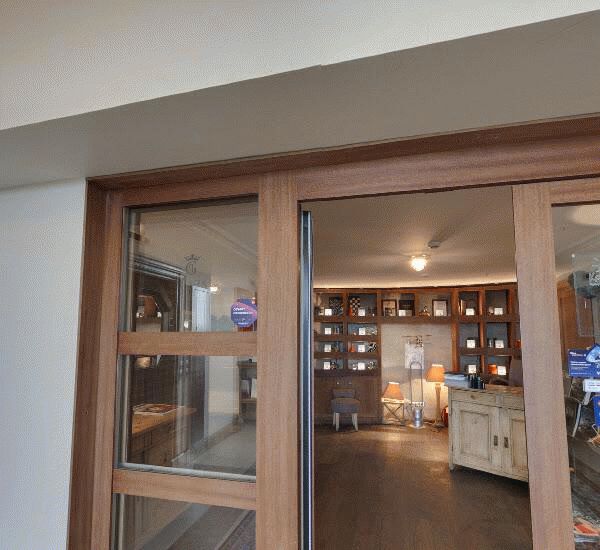 Банкомат банка Русский Стандарт по адресу наб. Овчинниковская,  д. 20/1