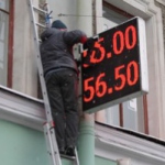 К середине месяца доллар будет стоить 53 руб., евро - 58