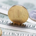 Летом рубль ослабнет на 10% и его колебания усилятся