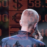 Кто ведет игру против рубля?