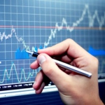 Как скачущий курс биткоина повлияет на рубль