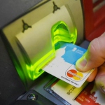 В Райффайзенбанке, пережившем недавно сбой временно отменена комиссия за снятие наличных