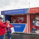 В среднем болельщики ЧМ на стадионах снимают через банкоматы Альфа-Банка примерно 5 тыс. рублей