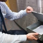 Судебные приставы возможно получат доступ к информации о банковских ячейках должников