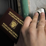 Приставы предлагают запретить алиментщикам сдавать на права