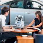 По мнению экономистов, покупку авто и оформление ОСАГО лучше успеть сделать до Нового года