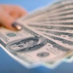 Экономисты рекомендовали запастить долларами и евро уже сейчас