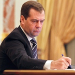Дмитрий Медведев подписал постановление об отмене внутрисетевого роуминга