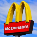 Сбербанк совместно с «Макдоналдс» до конца года откроют точки обслуживания