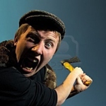 В центре Москвы мужчина с топором напал на работников банка