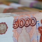 Росстат: заработная плата в наиболее высокооплачиваемой сфере превышает среднюю по РФ в три раза