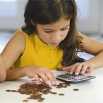 Банк «Восточный» исследовал, сколько родители выделяют школьникам денег на карманные расходы