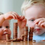 На детские пособия намерены выделить втрое больше денег