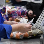 Сбербанк запускает сервис по снятию наличных денег на кассах магазина «ВкусВилл»