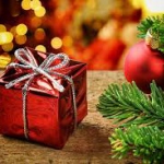 Опрос: на новогодние подарки жители России рассчитывают потратить в среднем 13,5 тыс. рублей