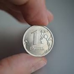Эксперты назвали курс рубля к концу года и порекомендовали, какую валюту лучше не покупать