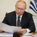 Президент России продлил на год запрет на экспорт и импорт некоторых товаров