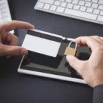 Президент России запретил 45 банкам сделки с долями «недружественных» иностранцев