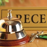 Иностранные сервисы бронирования отелей принимают российские карты