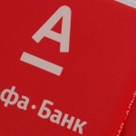 Альфа-Банк запустил платежный стикер для детей